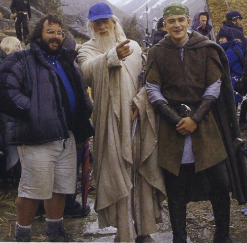 9. Lord of the Rings (2001) – Ian McKellen and Orlando Bloom Chatting in Full Costume