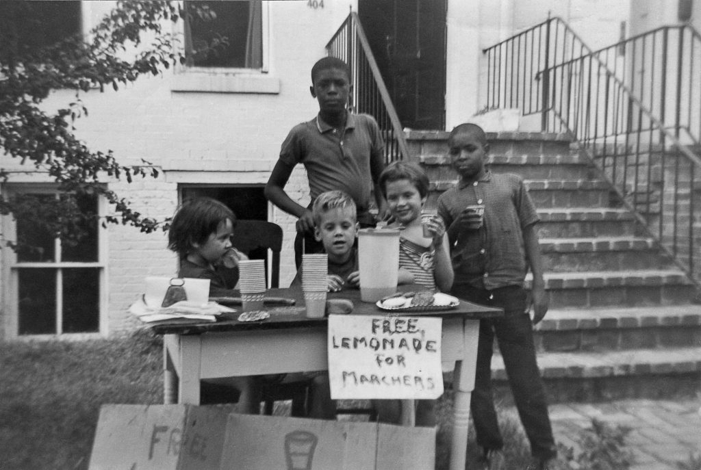 19. Homemade Lemonade Stands
