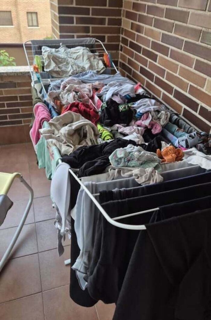 He Hung the Laundry So Badly That It Couldn’t Dry
