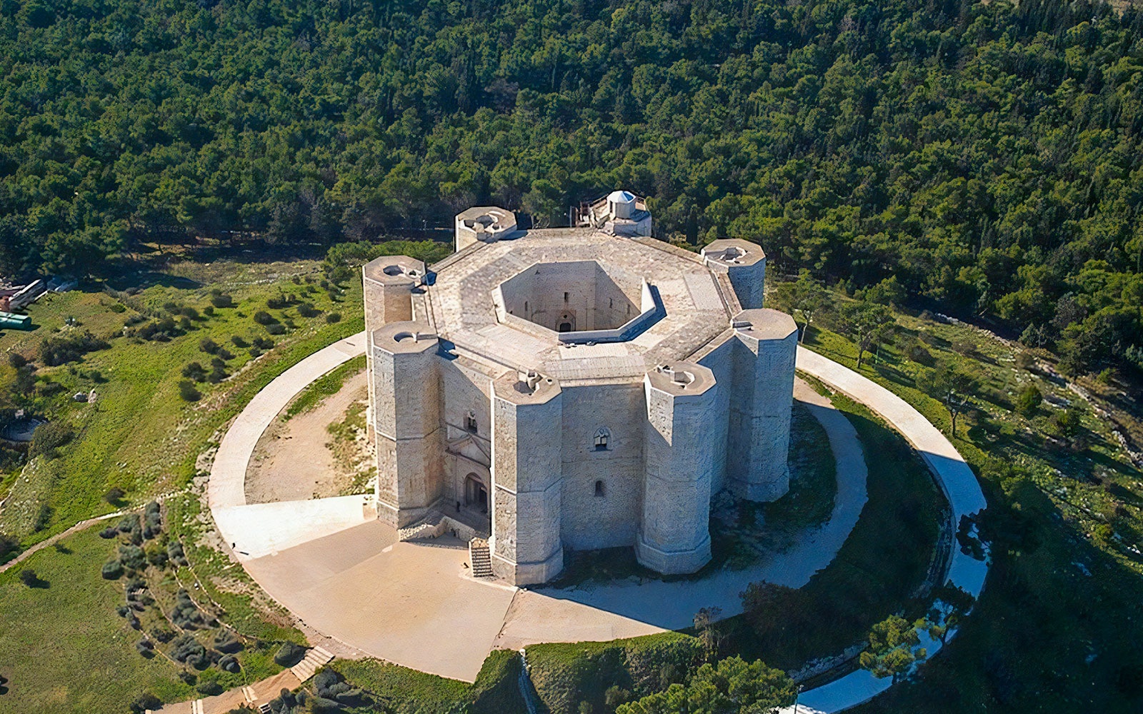 30 Most Beautiful Castles That Still Exist - Kate Knows