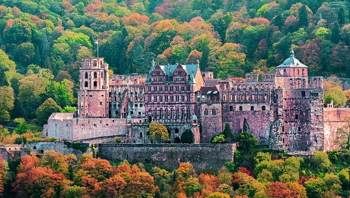 30 Most Beautiful Castles That Still Exist - Kate Knows