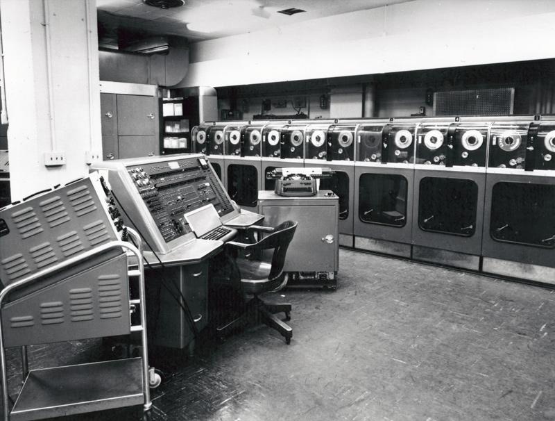Naveed Computer 30 Photos That Show the Evolution of Computers – Garlic Soda
